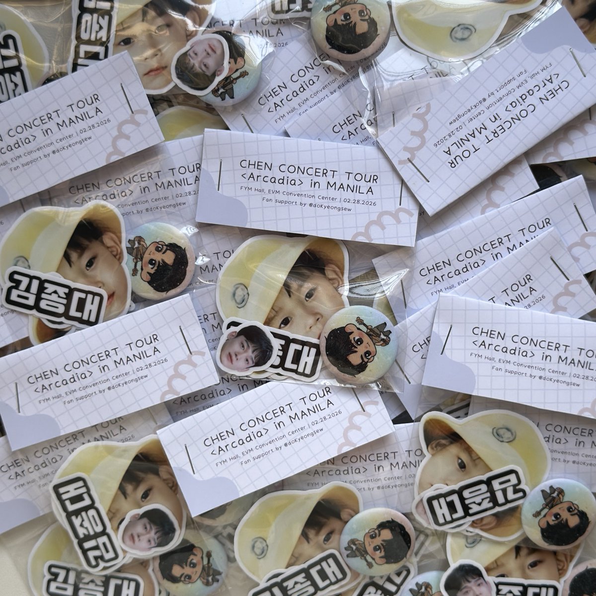 dokyeongsew's tweet photo. . ݁₊ ⊹ . ݁ CHEN CONCERT TOUR <Arcadia> in MANILA  ݁ . ⊹ ₊ ݁. 
fan support by @dokyeongsew ♡

⚡️Stickers and Button Pin
📍: FYM Hall, EVM Convention Center
🗓️: February 28 (Sat)

See you there! 💛

#첸 #CHEN #ArcadiaTour #ArcadiaMANILA https://t.co/21Dy33C4sm
