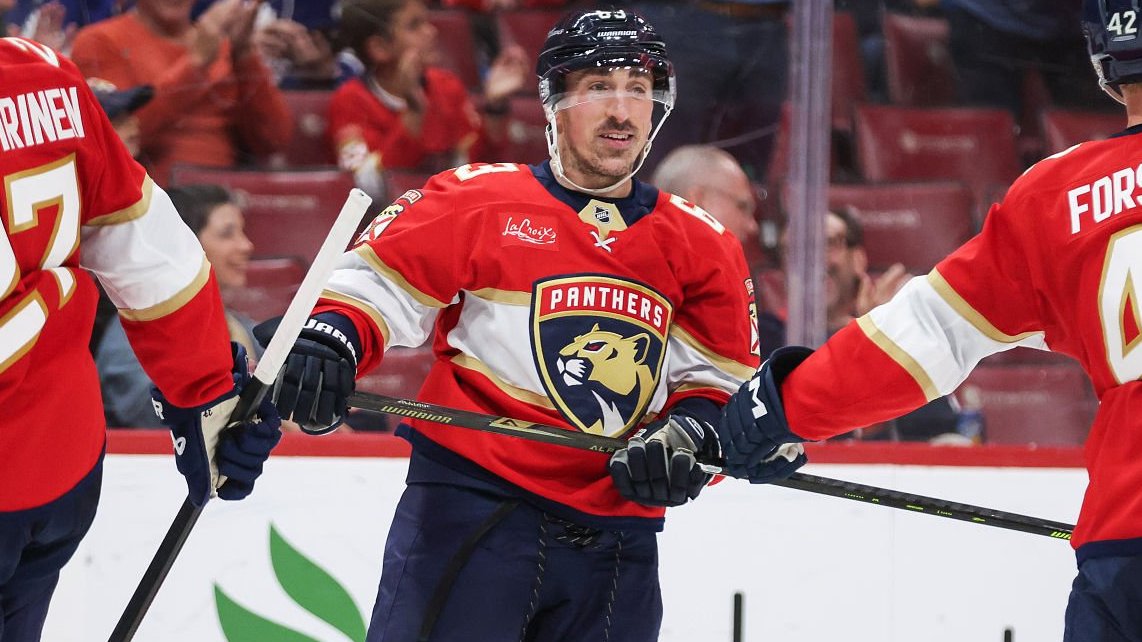 StatsCentre's tweet image. Most career goals scored by an active NHL players against the #MapleLeafs franchise:
48- Alex Ovechkin
31- Sidney Crosby
27- David Pastrnak
24- Evgeni Malkin
24- Steven Stamkos
23- Brad Marchand (Via 2 in tonight's 5-1 @FlaPanthers win vs TOR)
22- Claude Giroux
21- Mark Scheifele