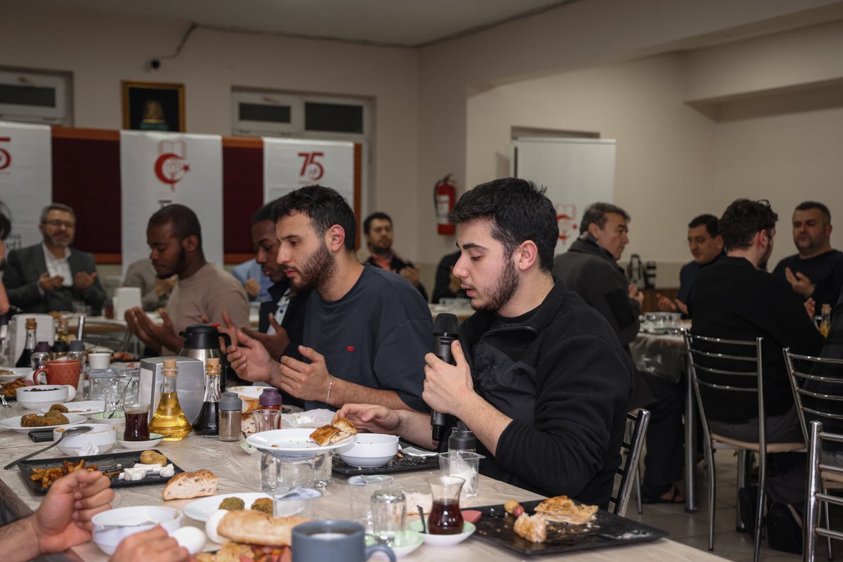 📍 İlim Yayma Cemiyeti Mevlana Celalettin Yüksek Öğrenim Yurdu

İl Başkanımız Sn. <a href="/fatihozgokcen/">Fatih Özgökçen</a> ile birlikte üniversite öğrencisi kardeşlerimizle sahurda bir araya geldik.

Sahurun bereketini ve muhabbetini birlikte paylaştığımız genç kardeşlerimize teşekkür ediyoruz.