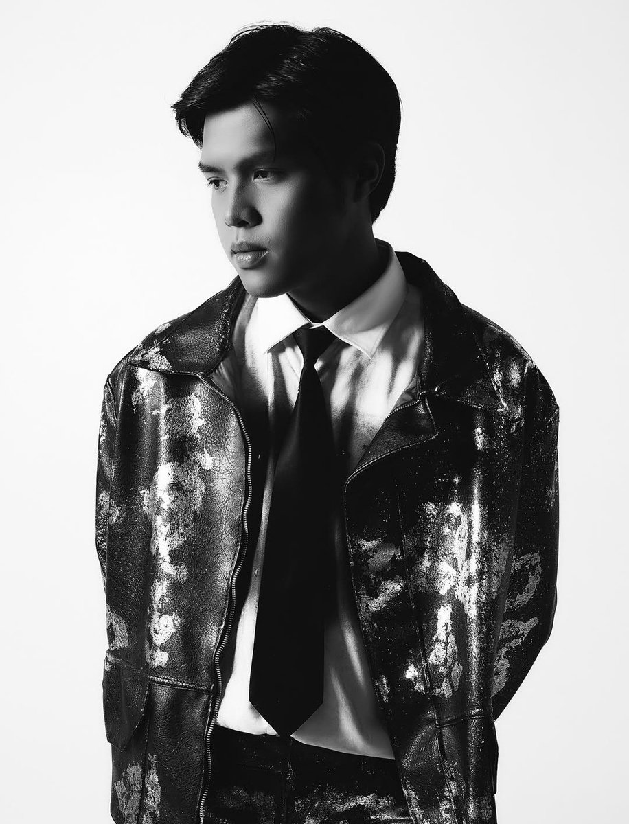 roxyarchieluvs2's tweet photo. the first album of elijah canlas 'south II" is now out!!

from seeing elijah release his singles one by one on streaming platforms before to finally hearing his 10 tracks on his first album 

🔗https://t.co/jF6hjiagi0

congratulations and so proud of you, @elijahcanlas_ !!! 🤍 https://t.co/E97DDCZgeM