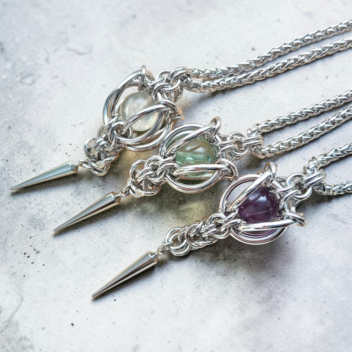 ▶︎ 灯（フローライト） 思考を整える石といわれる蛍石を使用 ▶︎ 楔