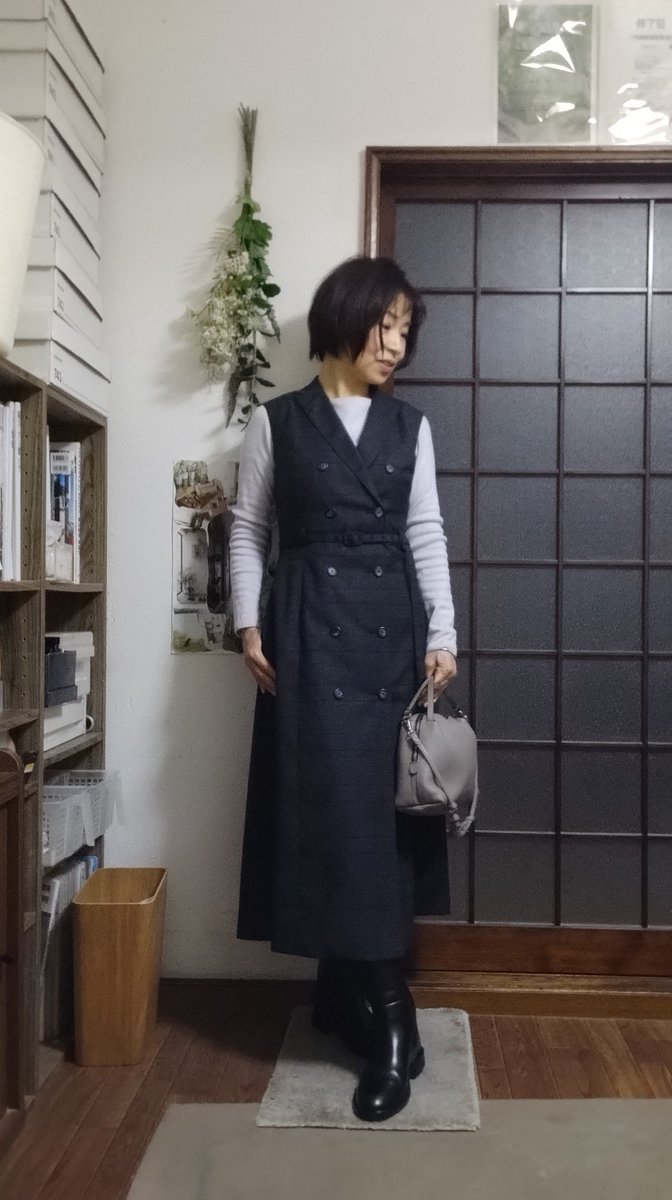 BaseTomoko's tweet photo. 昨日のコンサートコーデ｡
主役はマグノリアコレクションのジレワンピース｡

マニッシュでありながらエレガントな､美しいシルエットがお気に入りです｡

体力温存と夜の寒さ対策で､フラット👢➕️ウールの🧥のコーディネートでした😅

#マグノリアコレクション
#コンサートコーデ
#林部智史 https://t.co/1gLjWp4CQl
