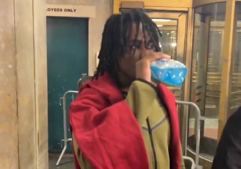 dcopechatter's tweet image. 🚨 BREAKING NEWS: Manhattan District Attorney Alvin Bragg has DROPPED the assauIt charge against 27-year-old West African Gusmane Coulibaly, who threw blocks of ice and snowballs at NYPD officers.

This guy was also indicted for robbery 3 weeks ago.

District Attorney Alvin Bragg