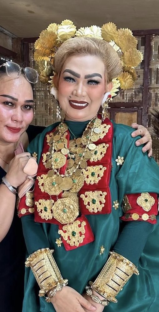 NenkMonica's tweet image. Istrinya Pak Gubernur Kaltim... Cantik ya !?