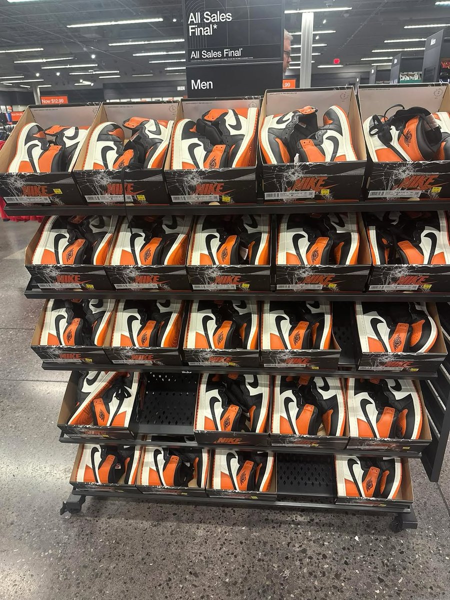 JustFreshKicks tweet media