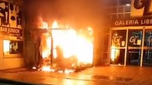 <a href="/Barras_LATAM/">🥊𝕳 BARRAS DEL MUNDO ⚽🍺</a> Ah pero frente a frente asi les quedó la sede del club