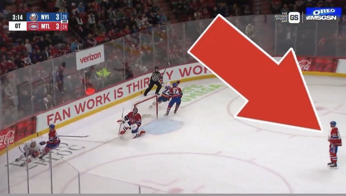 this is my first time watching hockey is this where the defenseman is supposed to be in this situation