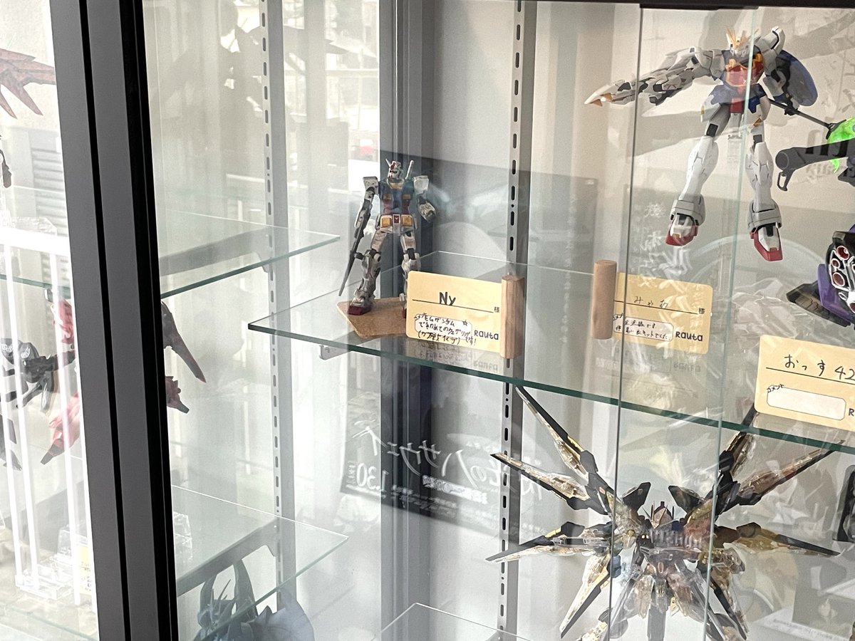 ディスプレイショーケースに作品が増えました😊 NyさんのEG #ガンダム