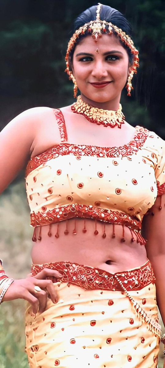 Kayadu, Ananya nagalla is Fine. But Rambha.. 😍🥵

One in a million,  beauty and hotness together 🥰