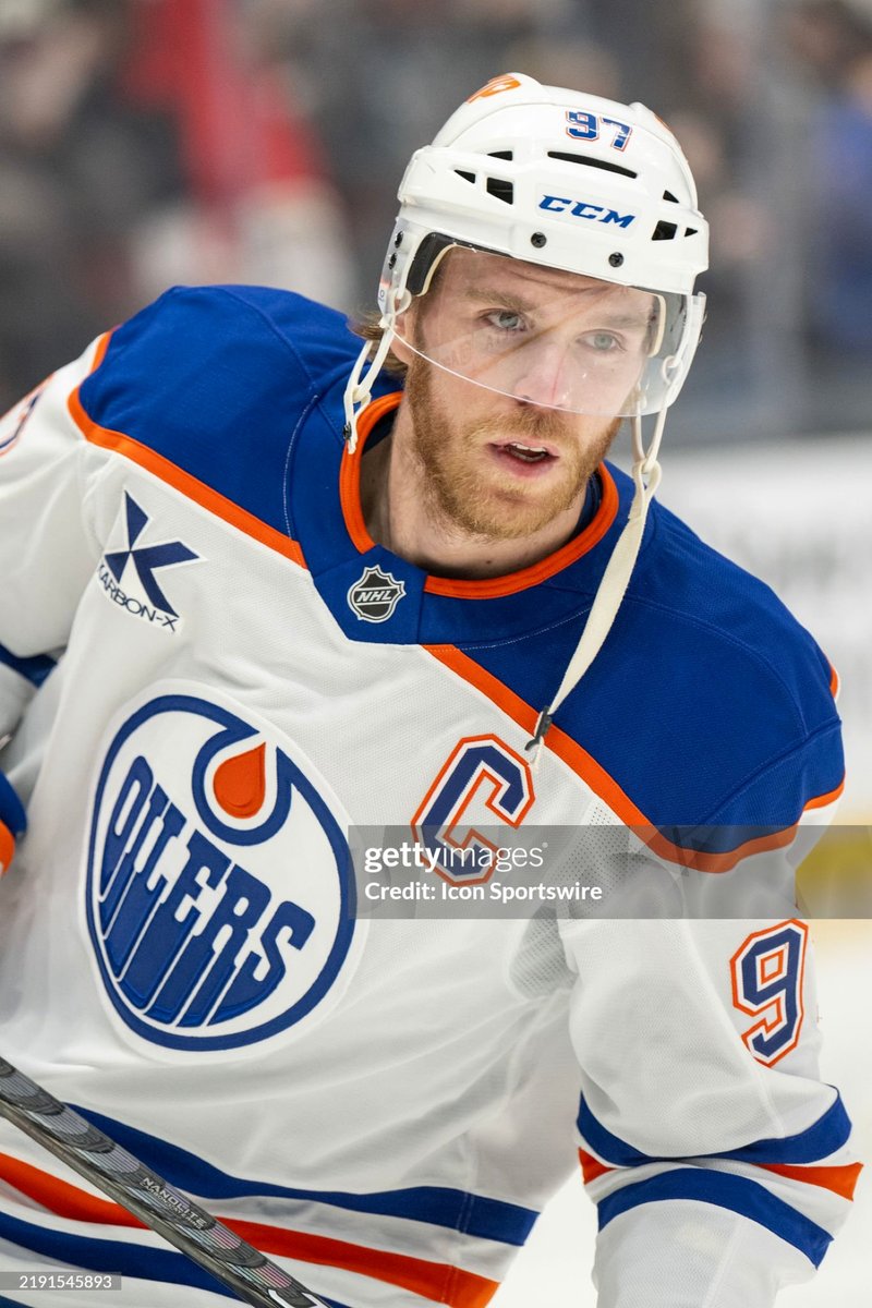 #Oilers Connor McDavid has 26 points during his 15-game road point streak (1.73 P/GP):

@ Panthers 🚨
@ Kraken 🚨🍎
@ Maple Leafs 🚨🚨🍎
@ Canadiens 🍎
@ Penguins 🚨🚨🍎🍎
@ Bruins 🚨🍎
@ Wild 🚨
@ Flames 🚨
@ Jets 🍎
@ Jets 🚨🍎
@ Blackhawks 🍎🍎
@ Predators 🍎🍎
[1/2]