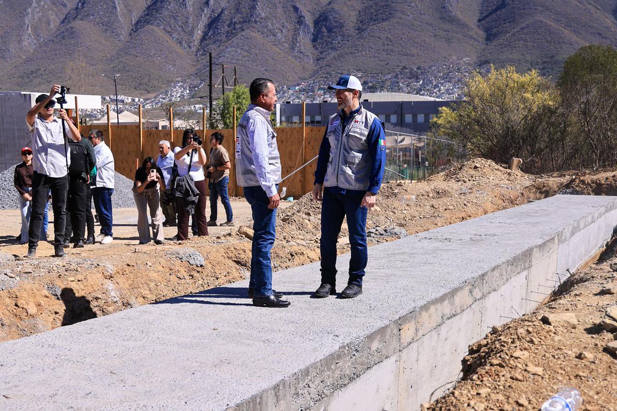 Personajes tweet media