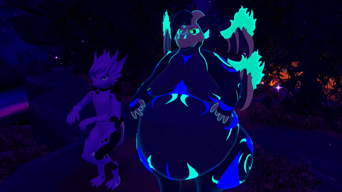 Chaosatalyst's tweet photo. I decided to redo Estamephadose (Overgrown) Shape. I also edited the face because it's supposed to look kind of Rigid.

Planning out Estamephadose look is going to take a while. might make a 3rd version.

Also on the right of me is my friend Jevpee! isn't his Nardoragon cool? https://t.co/2TIFvQ6O9S