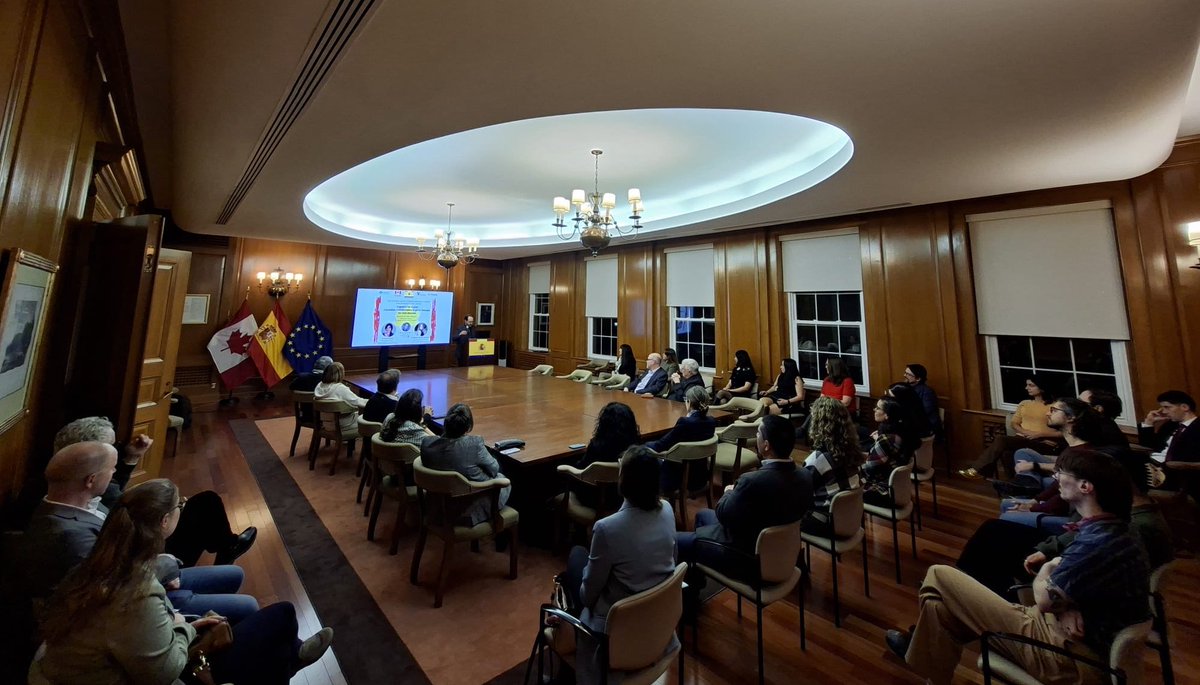 EmbEspCanada's tweet photo. Hemos acogido @EmbEspCanada "Together for cures: Canadian Colaboration for Gene Therapy for rare diseases" 🧬✨, un encuentro inspirador sobre terapia génica junto a brillantes científicas y #ACERCA.
Orgullosos de impulsar la #DiplomaciaCientífica y de conectar talento 🇪🇸🇨🇦 para avanzar, juntos, hacia nuevas curas.
#Ciencia #Innovación