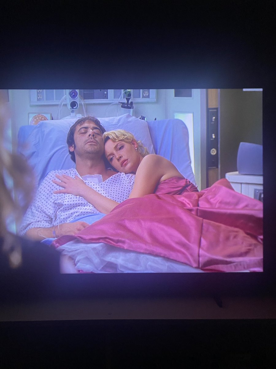 Me tomo 7 días llegar a este capítulo 💔💔💔💔💔, es la primera vez q suena chasing cars 😭😭😭😭😭 mu sad song q salio d áqui #GreysAnatomy for ever