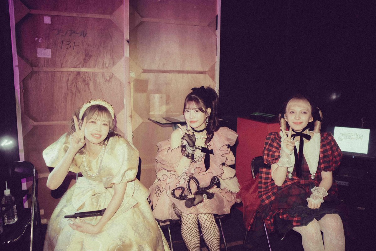 【#ふるっぱーフォト】

本番3分前の3人を激写📸

💜仲川瑠夏 <a href="/luna_fz0703/">仲川瑠夏(FRUITS ZIPPER)</a>
💛早瀬ノエル <a href="/noel_fz1229/">早瀬ノエル（FRUITS ZIPPER）</a>
❤️月足天音 <a href="/amane_fz1026/">月足天音 (FRUITS ZIPPER)</a>

#FRUITSZIPPER #ふるっぱー
#フルーツジッパー