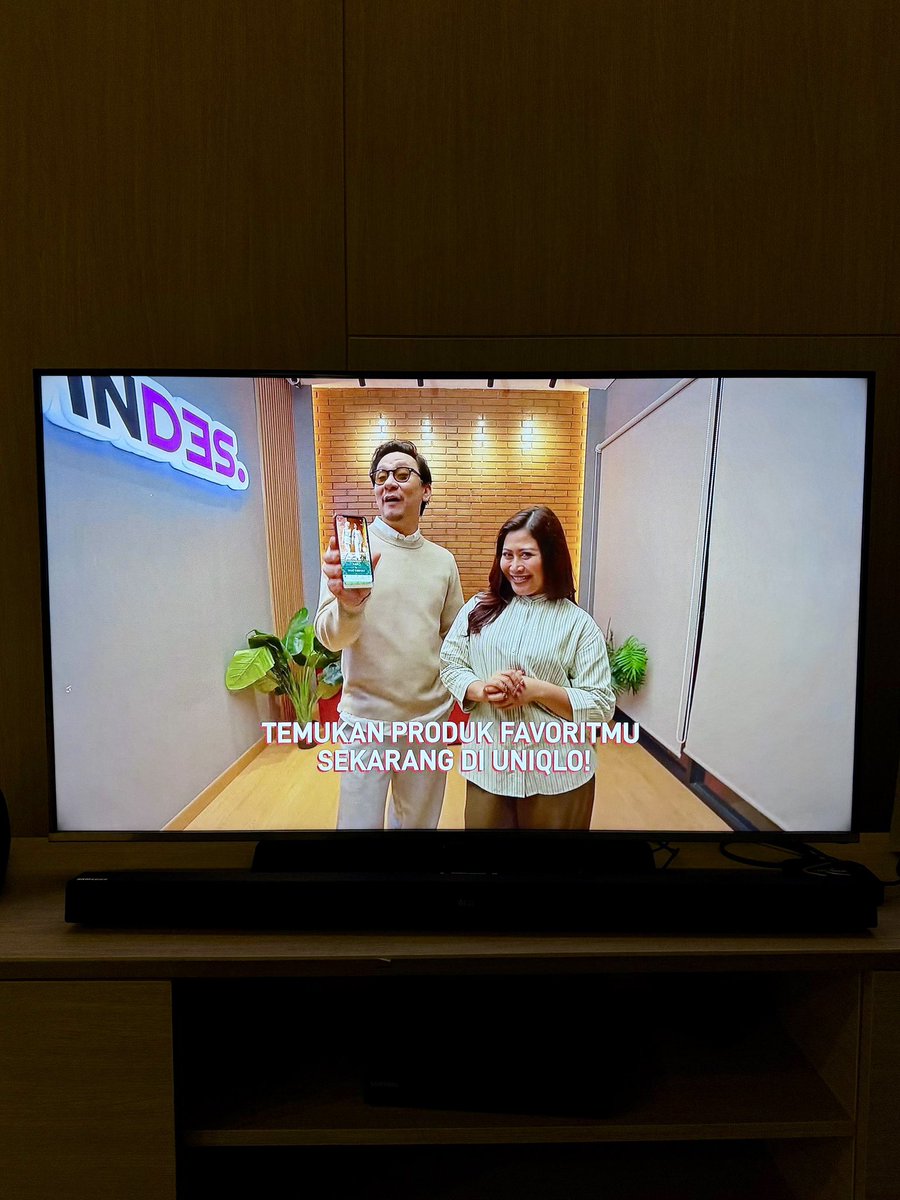uniqloindonesia's tweet photo. Masih #adagaktuh yang kalo sahur bukannya fokus makan malah fokus nonton vindes di yutub? #adaaa https://t.co/SW8Ozlgxfq