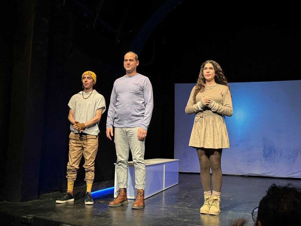 chrischuy's tweet photo. Muchas gracias @venalteatroMX y @LaCapillaTeatro !
#Sedientos El final es tan bonito 🥲 https://t.co/4cUJ6WTk2i