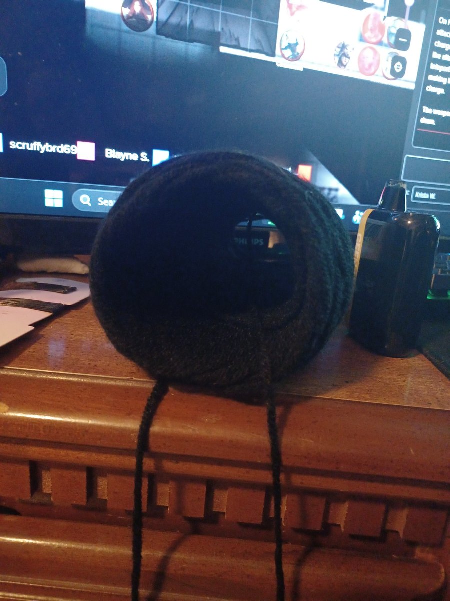 QueenBansh33's tweet photo. When crocheting, sometimes a center pull yarn turns into a gaping yarnussy https://t.co/hdiaHbRGme