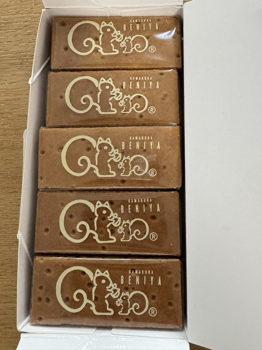 なんかオシャレなお菓子貰ったので、3時のおやつ食べます🌺