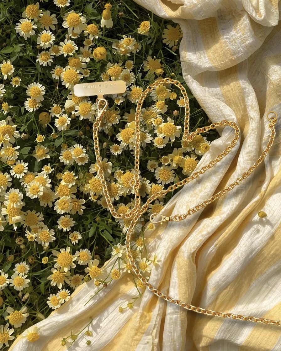 まだ見たことのない一日へ
スマホチェーン“Love chain”

⚘⋰ ⋱⚘⋰ ⋱⚘⋰ ⋱⚘⋰ ⋱⚘

金色のきらめきを連れて、
新しい世界へ。

小さな光が、今日を少し、
特別な物語にしてくれる。

⚘⋰ ⋱⚘⋰ ⋱⚘⋰ ⋱⚘⋰ ⋱⚘