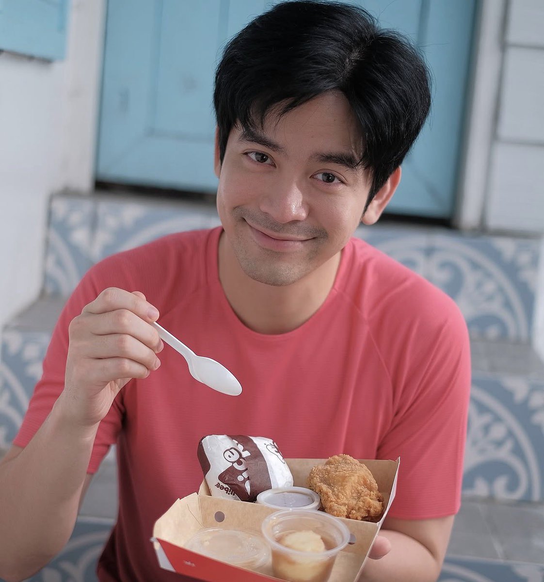 Good food + good vibes + Joshua Garcia = perfect combo❤️ <a href="/Jollibee/">Jollibee</a> 

<a href="/iamjoshuagarcia/">Joshua Garcia</a>
JOYday with JoshuaGarcia

#FridayJOYday