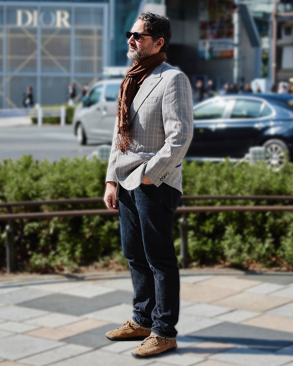 Molts_Japan's tweet photo. MOLTSでは、街で出会ったリアルなスタイルをご紹介しています。
スナップでは、ジュエリーやバッグなども順次公開予定です。その人らしさがにじむアイテムを、ぜひお楽しみに。
モデル:マッシモ・ビオンディさん / 俳優
#molts #ストリートスナップ #オメガ #シーマスタークロノストップ https://t.co/9tIGQpMJNE