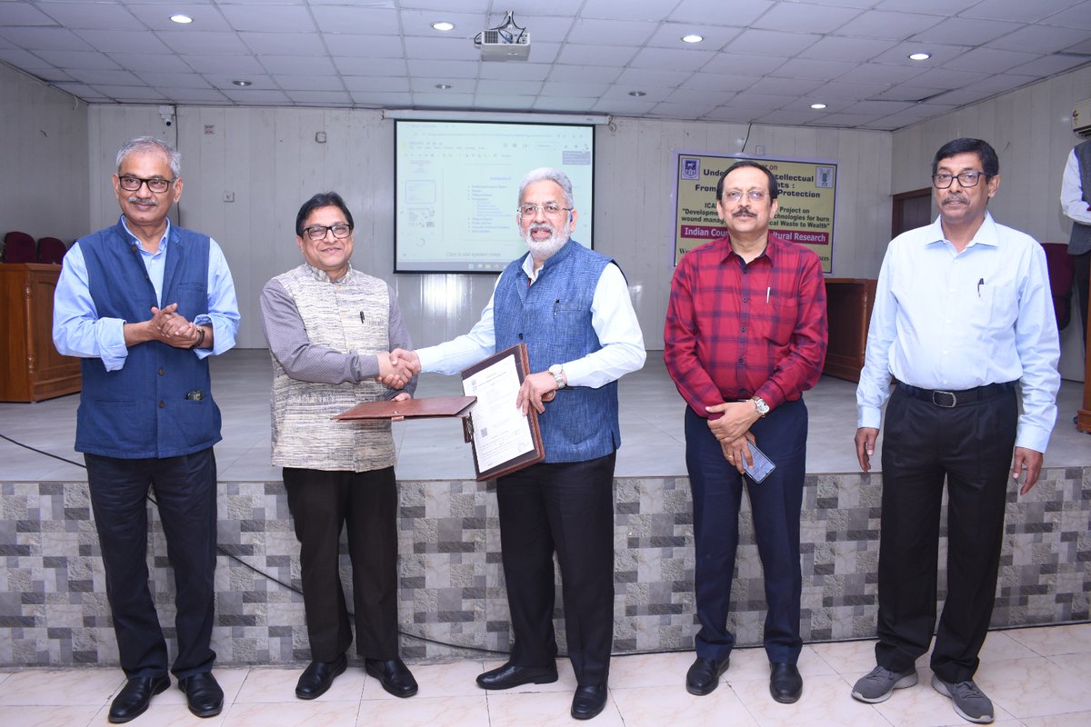 wbuafsoffical's tweet photo. One-day seminar on “Understanding Intellectual Property Rights: From Innovation to Protection held on 19.02.2026 under ICAR National Professor Project on “Development of affordable technologies for burn wound management: Biological Waste to Wealth,”
#wbuafsofficial #ICAR #seminar https://t.co/B4qulgd7KF