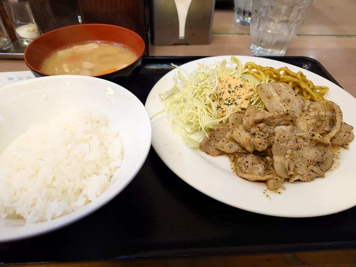 hwr00mk2's tweet photo. 今日はスパイシー焼肉、
ご飯よんぶんのいち。
ランチハウス ミトヤ

最近行列出来ててスルーしてたんで、
久々のミトヤ。

相変わらずうんまい。(*´ω｀*)

#西池袋 #ランチ https://t.co/REfncZAhIc