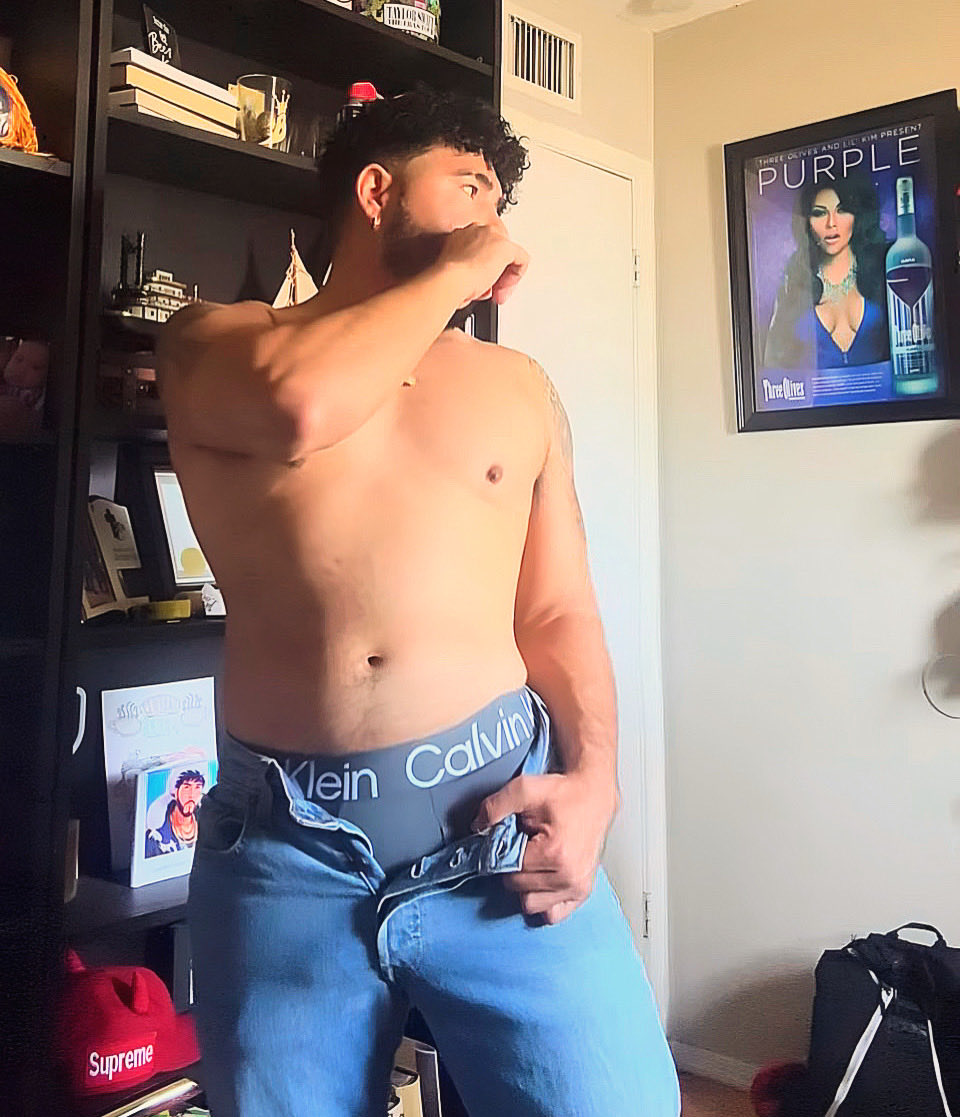 DjKingBee_'s tweet image. #rightnow