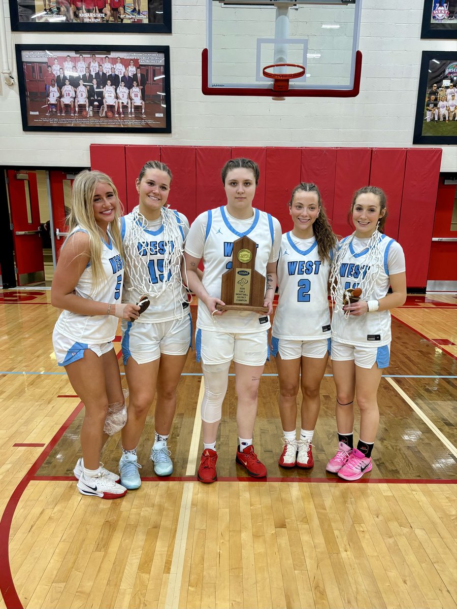 KatieBMastin's tweet photo. Back to back District Champs!
@WJHS_LadyHoops @12thSports @BrianBJessfm #jobsnotdone https://t.co/9t6t4PCWn0