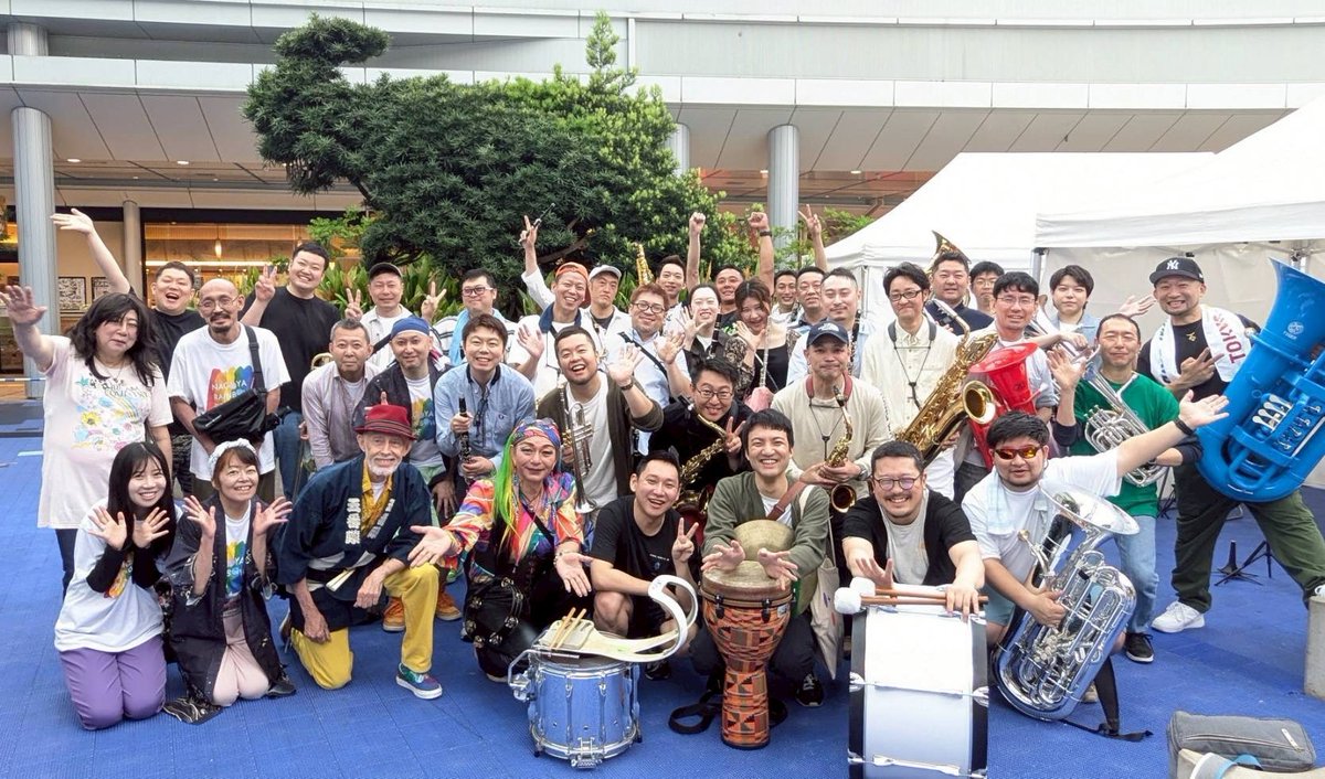 Nagoya_R_Pride's tweet photo. 【演者紹介】
レインボーブラス

私達は名古屋レインボープライドの為に集まった吹奏楽団体です。
社会が変われば周りが変わる、色とりどりの音楽でMove Forwardしましょう！
みんながみんなのALLYに！
晴天の下、パレードしましょう！

X:@rainbowbrass https://t.co/pvqJLkwkOO