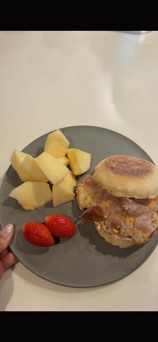 最近RED用にvlog撮ってるんだけど、フォルダがご飯でいっぱいになってる😺😺

こちらはコストコで買ったものたちで作った朝ごはん🫶
ゆづやん運転ありがとうね😽🌼