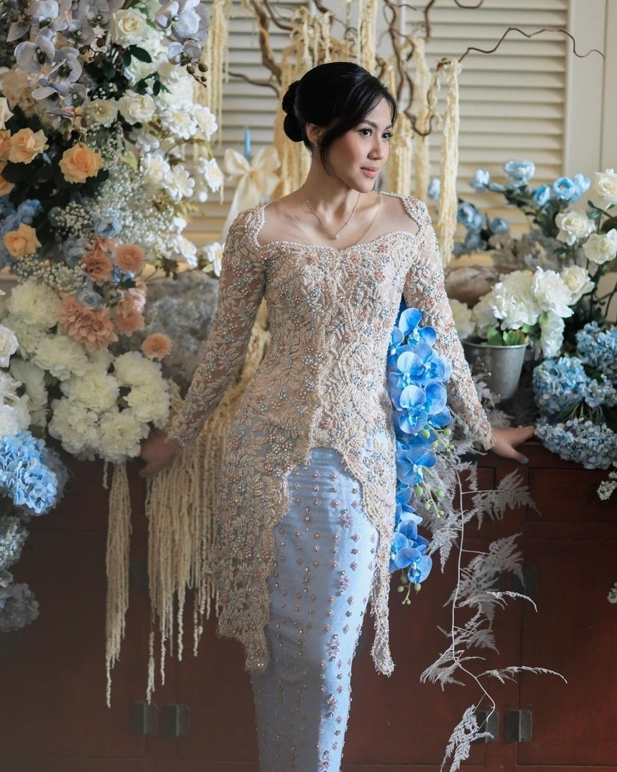 womanfeeds_id's tweet photo. {Mu} plss nyari kebaya model gini dmn ya dan keywordnya apa? Buat wisudaa https://t.co/Fcj2Nmlfs9