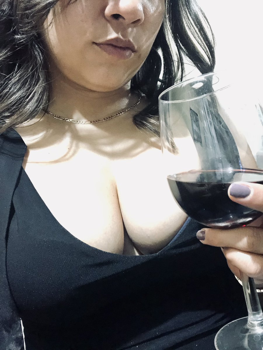 Regit1407's tweet photo. Qué estará más rico, el vino o cómo se vino?? 😈😏🔥
@RegiyTavo https://t.co/rWZGmKeeFk