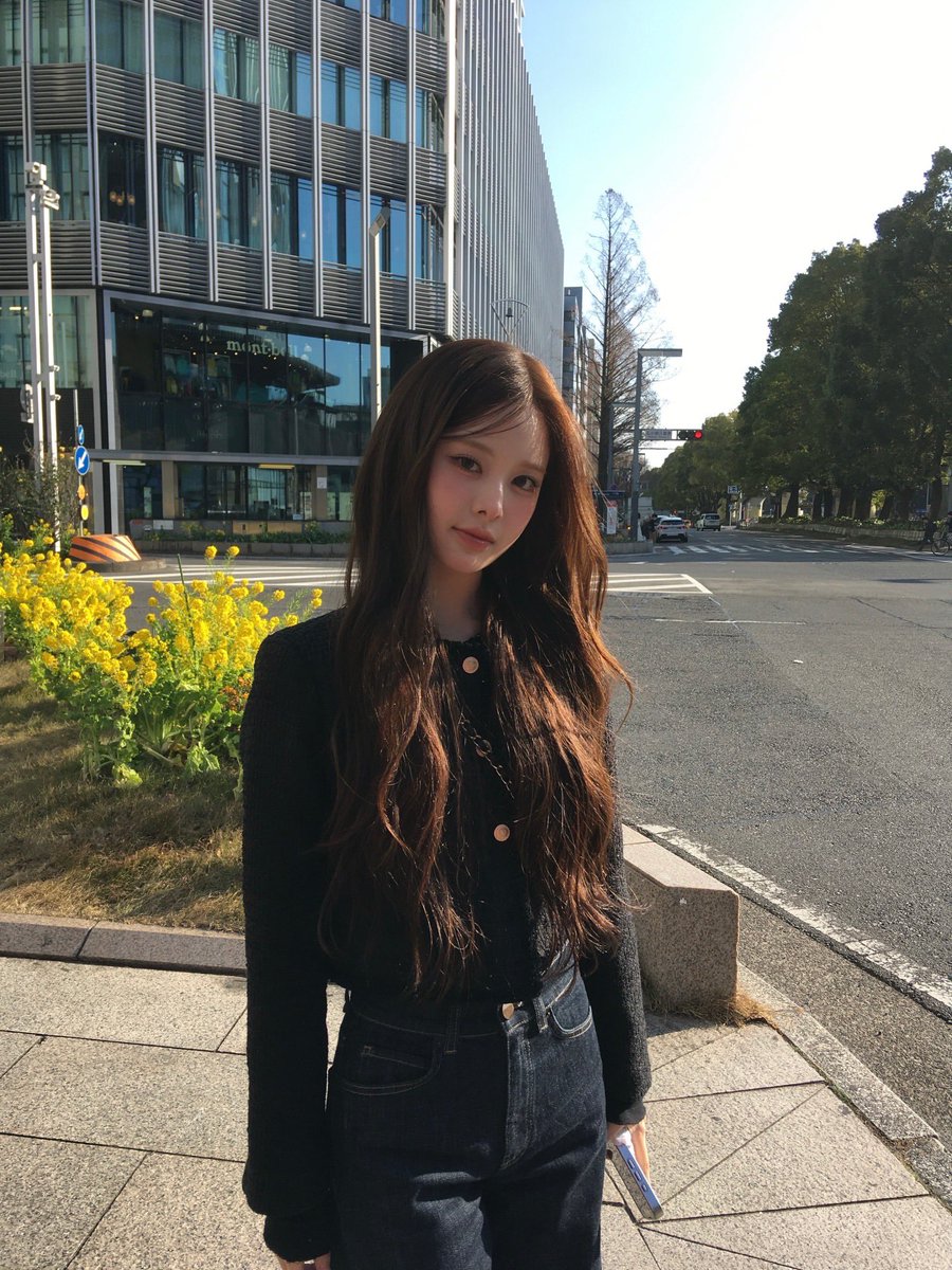 팬들이 좋아하는 날로 공방 포카 찍은 거
팬잘알 빵행장 빵랑해요 🥹💛