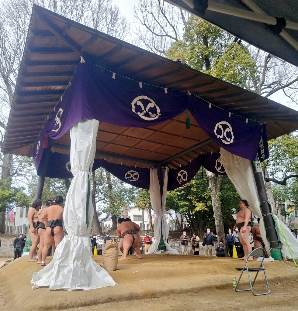 uttakaga's tweet photo. ちゃらんぽらん冨好さんに誘っていただき、伊丹にある秀ノ山部屋の朝稽古を見学させてもらいました！
若手力士ばかりでみんなキラキラしてました！
地域の人に見守られながら、緊張感のある厳しい稽古をする姿に感動しました！
ちゃんこまでごちそうさまでした！
応援しておりますー！ https://t.co/ttrUsbtQW2