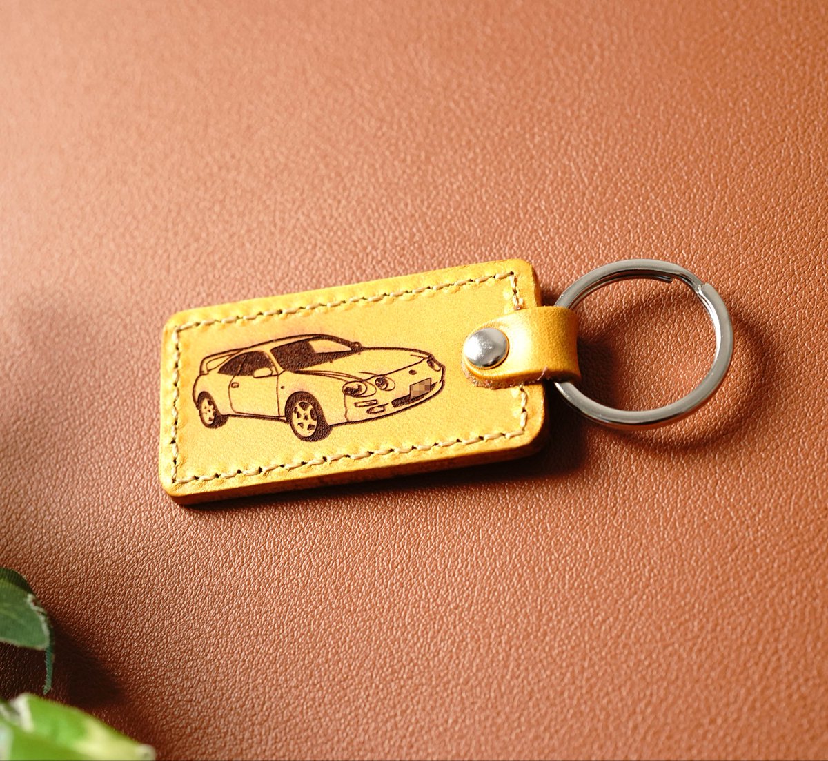 leathercafe's tweet photo. いつもの愛車刻印キーホルダーお客様事例集。うちの場合本番前に1回サンプル確認出来て、1回修正出来るので安心です。

カラーの写真が白黒になるので、思ったのとイメージが違うを防げます https://t.co/frDnICIgQD