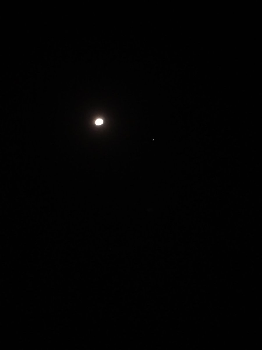 cegama's tweet photo. Moon and Jupiter tonight in Gemini https://t.co/X1KDwe7VY6