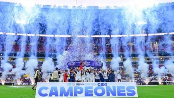 CurroRevientes's tweet photo. @LeonesNegrosCF @LigaMXExpansion @udg_oficial Yo me acuerdo de esto, tú no?? https://t.co/dWvq3pZ6hW