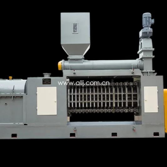 altianxing's tweet image. Elevate your oilseed processing with precision engineering.For over a decade, Tianxing Grain  Oil Machinery has driven innovation in equipment design-each machine built forefficiency, consistency, and long-term reliability.
#OilProcessing #MachineryInnovation #TianxingMachinery