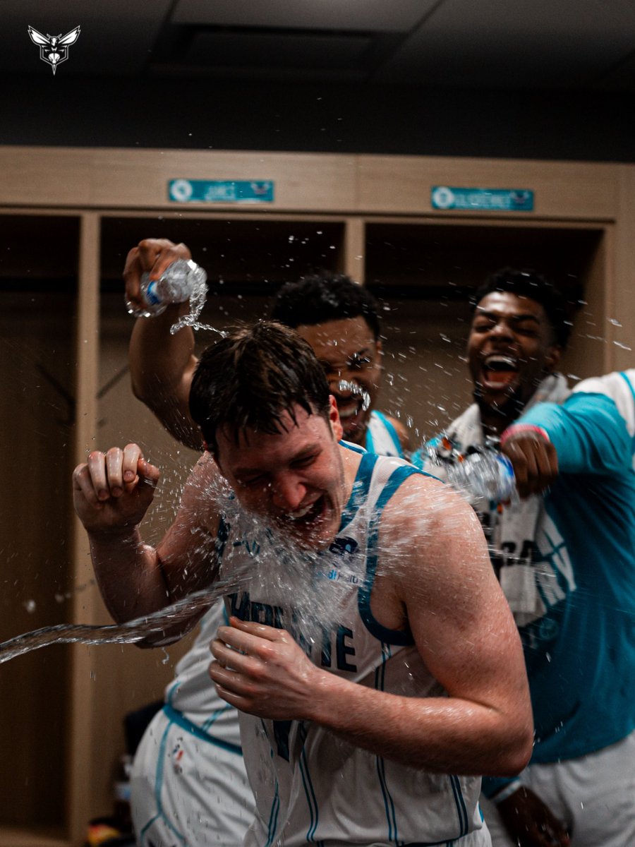 swipe thru to celebrate with the squad 🚿