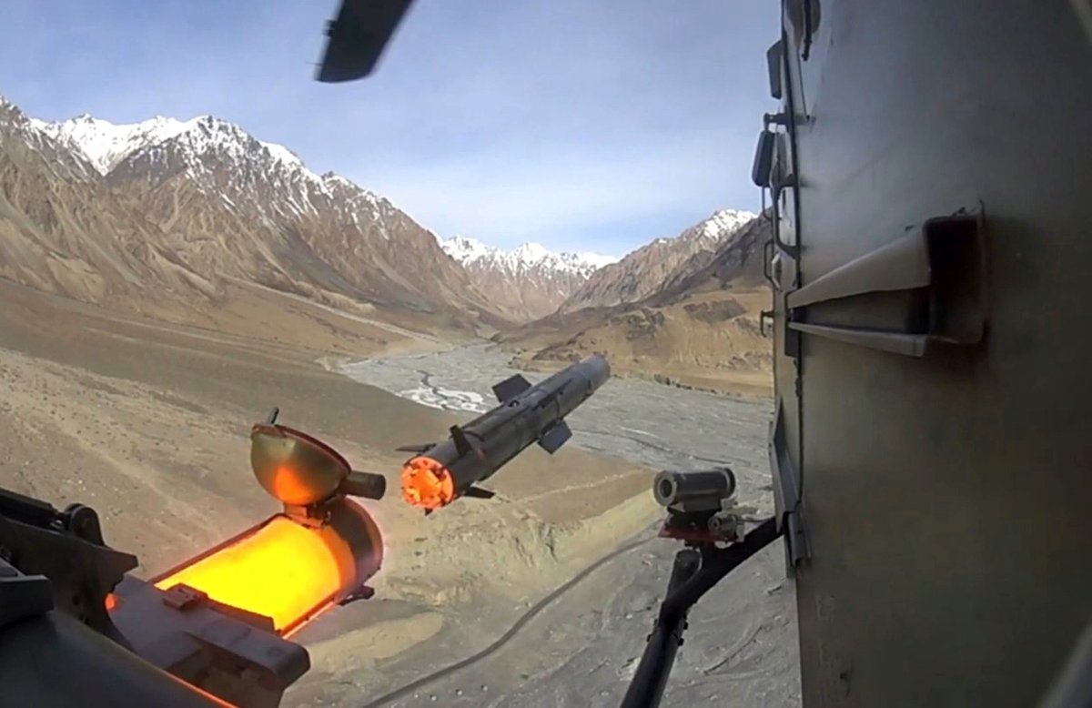 XClassHero's tweet photo. DRDO #NAG anti-tank guided missile (ATGM)

Helicopter launched versions:
Indian Army- #Helina
Indian Air Force- #Dhruvastra

Also integrated into tracked land vehicles #NAMICA &amp; #Zorawar

Nag Mk-2 — an Advanced Version completed evaluation trials in 2025

Production partner #BDL https://t.co/3ZCNGmyQ4M