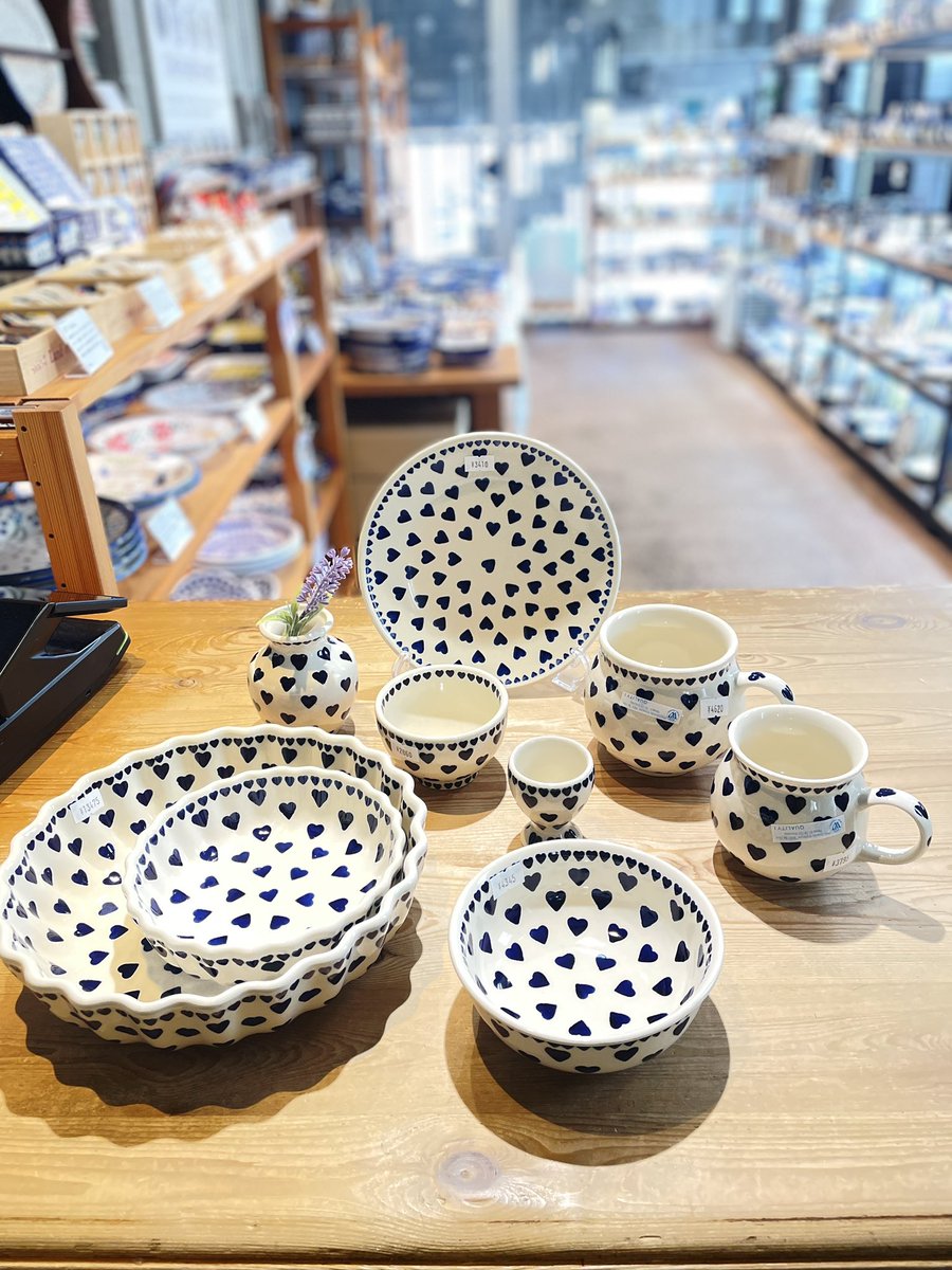 自由が丘直営店。 WIZA社の2種類のハートモチーフ。 甘さ控えめの