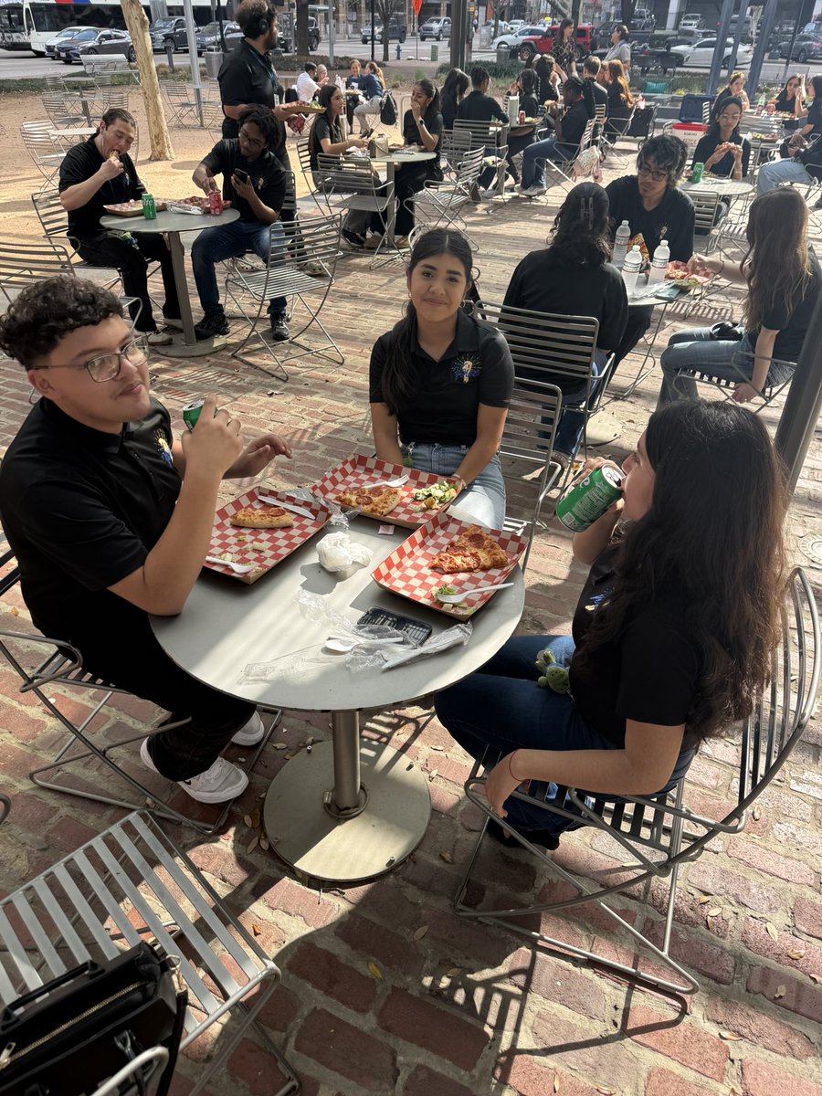 tchill_'s tweet image. We appreciate our amazing @NutritionCISD team for providing a delicious meal for The Voice downtown picnic today! Our students enjoyed every minute of connecting, reflecting, and building community over a great meal.
#WeAreChannelview