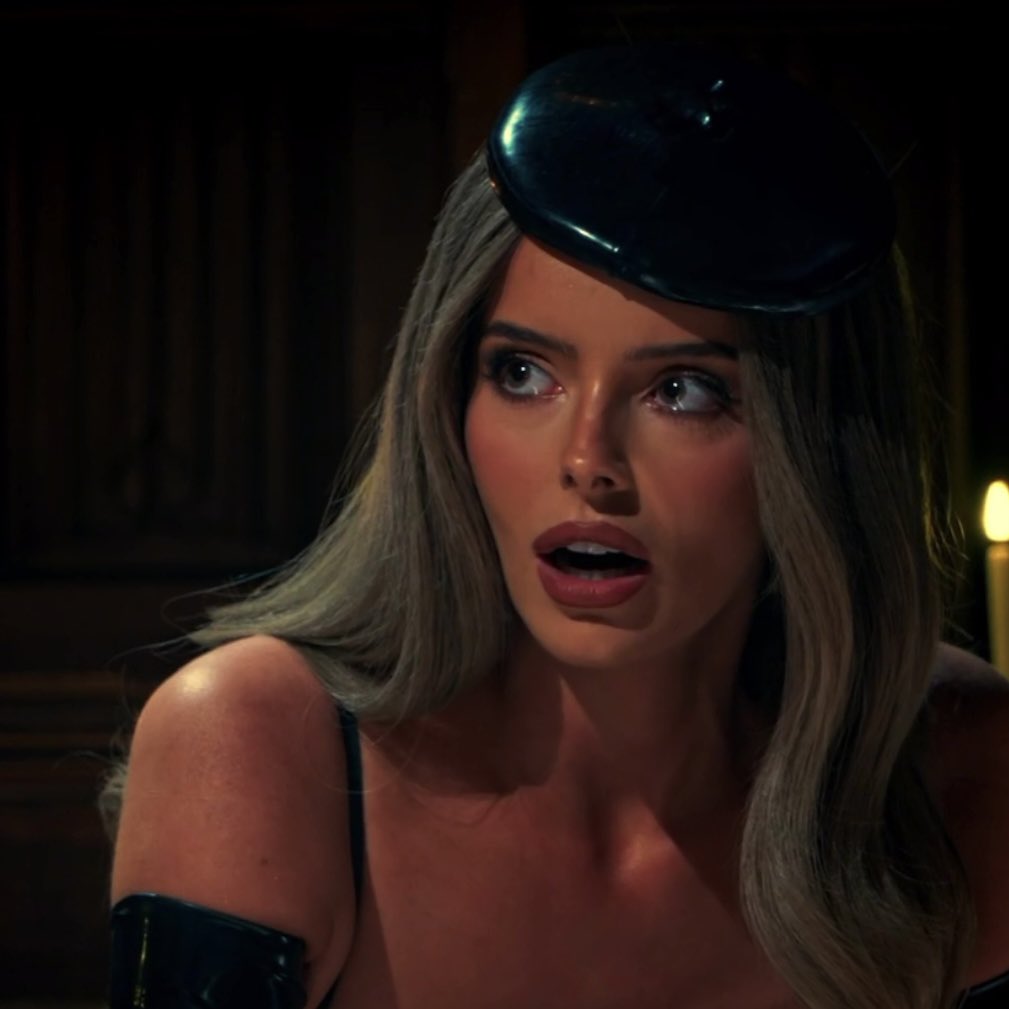 Waited the whole episode just to see this face crack #TraitorsUS
