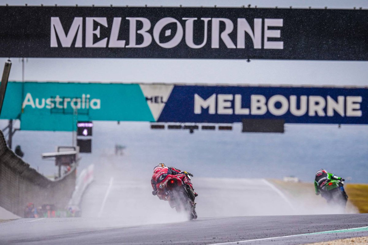 taichi_official's tweet image. TAICHIライダーの長島哲太選手がWSBK（スーパーバイク世界選手権）第1戦に代役で参戦しました。レース1は14位。レース2は雨で難しいコンディションの中、11位と活躍をみせました！

#WSBK 
#TAICHI
#アールエスタイチ
#RSタイチ