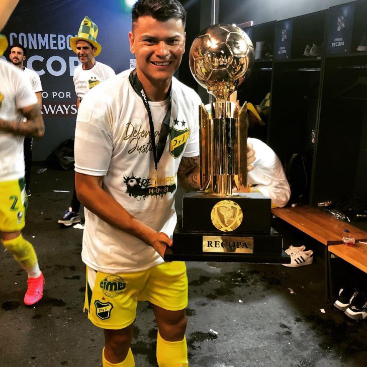 0800Cj's tweet photo. NECESITO PREGUNTARSELO A BOU QUE GANO LAS DOS https://t.co/HLnEBNH0bL