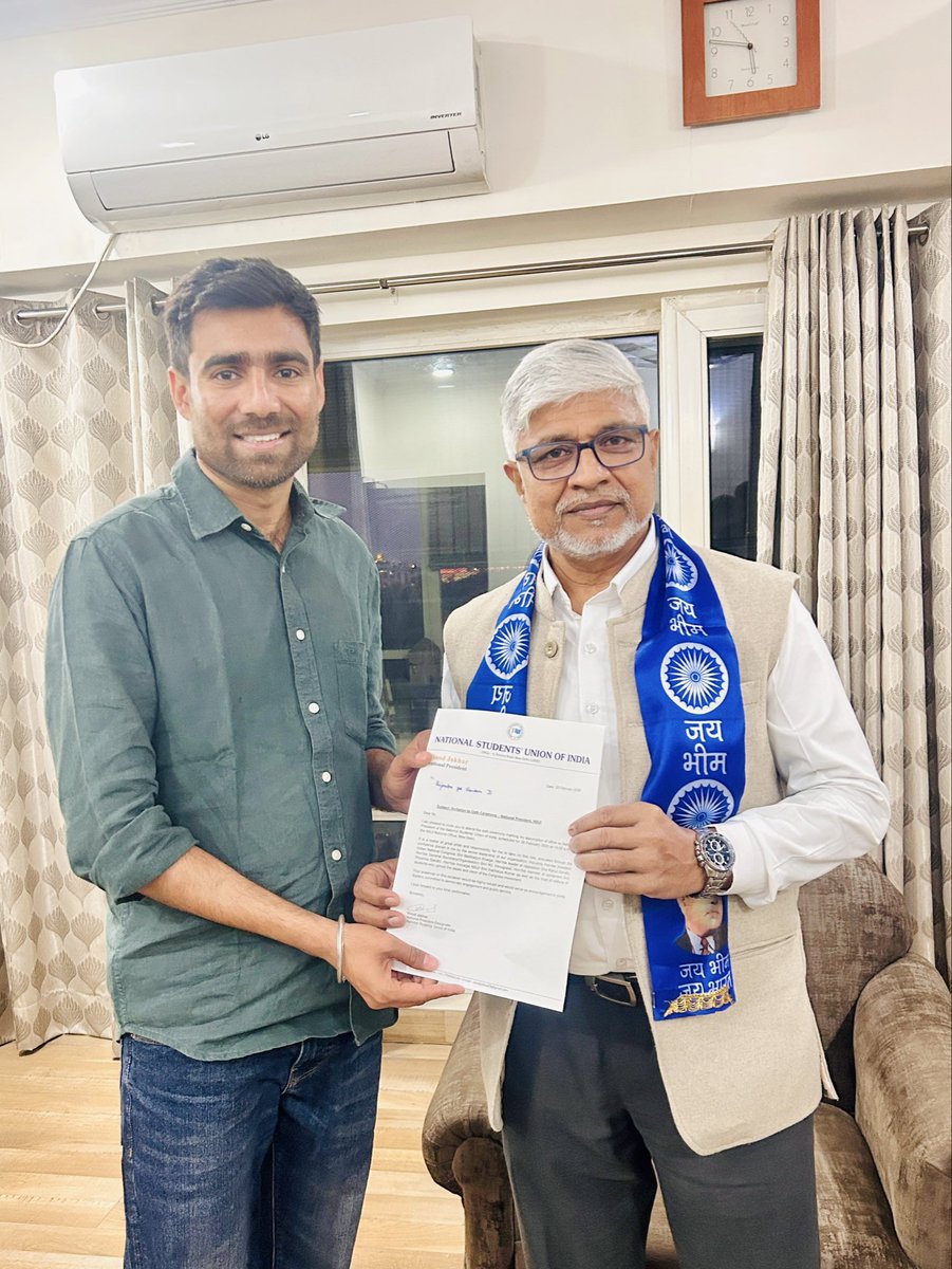 VinodJakharIN's tweet photo. भारतीय राष्ट्रीय कांग्रेस कमेटी SC विभाग के चेयरमैन श्री राजेन्द्र पाल गौतम जी से मुलाक़ात कर आगामी 28 फरवरी 2026 को आयोजित होने वाले “संकल्प सभा ” कार्यक्रम के लिए सादर आमंत्रित किया ।
@AdvRajendraPal @kanhaiyakumar @anshultrivedi47 https://t.co/ILl96cD14U