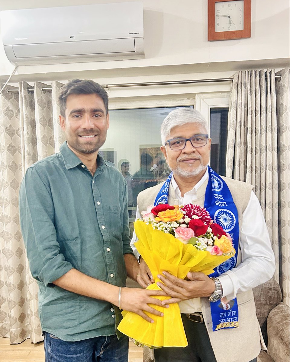 VinodJakharIN's tweet photo. भारतीय राष्ट्रीय कांग्रेस कमेटी SC विभाग के चेयरमैन श्री राजेन्द्र पाल गौतम जी से मुलाक़ात कर आगामी 28 फरवरी 2026 को आयोजित होने वाले “संकल्प सभा ” कार्यक्रम के लिए सादर आमंत्रित किया ।
@AdvRajendraPal @kanhaiyakumar @anshultrivedi47 https://t.co/ILl96cD14U
