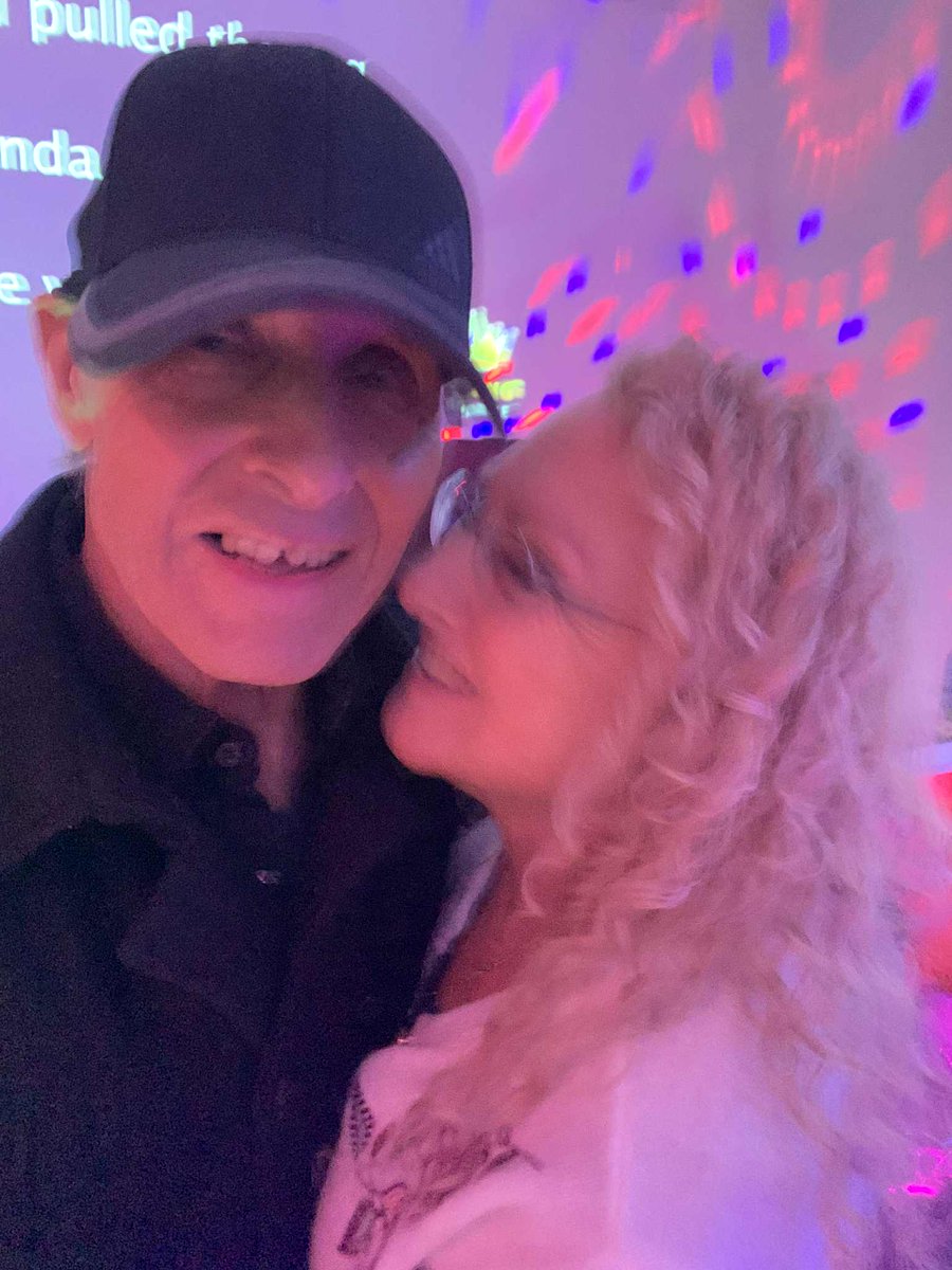 Bill Legend & Julia tweet media